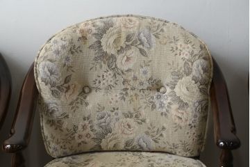 中古　カリモク家具(karimoku)　ゆったりと座れるキャスター付きダイニングアームチェア4脚セット(ダイニングチェア、ラウンジチェア、イス、椅子)(定価4脚で約32万円)(R-077636)