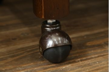 中古　カリモク家具(karimoku)　ゆったりと座れるキャスター付きダイニングアームチェア4脚セット(ダイニングチェア、ラウンジチェア、イス、椅子)(定価4脚で約32万円)(R-077636)