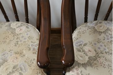 中古　カリモク家具(karimoku)　ゆったりと座れるキャスター付きダイニングアームチェア4脚セット(ダイニングチェア、ラウンジチェア、イス、椅子)(定価4脚で約32万円)(R-077636)