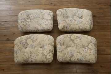 中古　カリモク家具(karimoku)　ゆったりと座れるキャスター付きダイニングアームチェア4脚セット(ダイニングチェア、ラウンジチェア、イス、椅子)(定価4脚で約32万円)(R-077636)