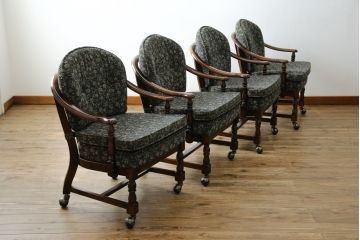 中古　美品　カリモク家具(karimoku)　ゆったりと座れるキャスター付きダイニングアームチェア4脚セット(ダイニングチェア、ラウンジチェア、イス、椅子)(定価4脚で約32万円)(R-077637)