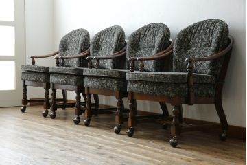 中古　美品　カリモク家具(karimoku)　ゆったりと座れるキャスター付きダイニングアームチェア4脚セット(ダイニングチェア、ラウンジチェア、イス、椅子)(定価4脚で約32万円)(R-077637)