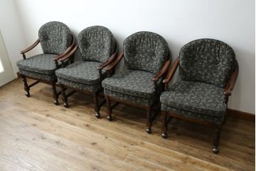 中古　美品　カリモク家具(karimoku)　ゆったりと座れるキャスター付きダイニングアームチェア4脚セット(ダイニングチェア、ラウンジチェア、イス、椅子)(定価4脚で約32万円)(R-077637)