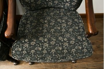 中古　美品　カリモク家具(karimoku)　ゆったりと座れるキャスター付きダイニングアームチェア4脚セット(ダイニングチェア、ラウンジチェア、イス、椅子)(定価4脚で約32万円)(R-077637)
