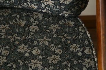 中古　美品　カリモク家具(karimoku)　ゆったりと座れるキャスター付きダイニングアームチェア4脚セット(ダイニングチェア、ラウンジチェア、イス、椅子)(定価4脚で約32万円)(R-077637)