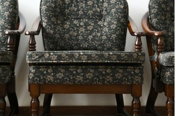 中古　美品　カリモク家具(karimoku)　ゆったりと座れるキャスター付きダイニングアームチェア4脚セット(ダイニングチェア、ラウンジチェア、イス、椅子)(定価4脚で約32万円)(R-077637)