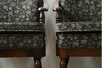 中古　美品　カリモク家具(karimoku)　ゆったりと座れるキャスター付きダイニングアームチェア4脚セット(ダイニングチェア、ラウンジチェア、イス、椅子)(定価4脚で約32万円)(R-077637)