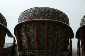 中古　美品　カリモク家具(karimoku)　ゆったりと座れるキャスター付きダイニングアームチェア4脚セット(ダイニングチェア、ラウンジチェア、イス、椅子)(定価4脚で約32万円)(R-077637)