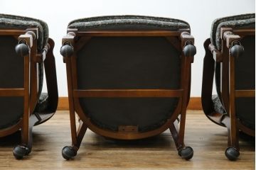 中古　美品　カリモク家具(karimoku)　ゆったりと座れるキャスター付きダイニングアームチェア4脚セット(ダイニングチェア、ラウンジチェア、イス、椅子)(定価4脚で約32万円)(R-077637)