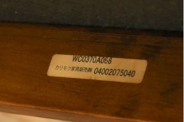 中古　美品　カリモク家具(karimoku)　ゆったりと座れるキャスター付きダイニングアームチェア4脚セット(ダイニングチェア、ラウンジチェア、イス、椅子)(定価4脚で約32万円)(R-077637)