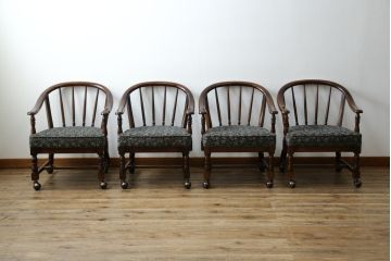 中古　美品　カリモク家具(karimoku)　ゆったりと座れるキャスター付きダイニングアームチェア4脚セット(ダイニングチェア、ラウンジチェア、イス、椅子)(定価4脚で約32万円)(R-077637)
