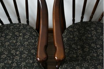 中古　美品　カリモク家具(karimoku)　ゆったりと座れるキャスター付きダイニングアームチェア4脚セット(ダイニングチェア、ラウンジチェア、イス、椅子)(定価4脚で約32万円)(R-077637)