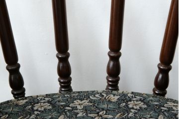 中古　美品　カリモク家具(karimoku)　ゆったりと座れるキャスター付きダイニングアームチェア4脚セット(ダイニングチェア、ラウンジチェア、イス、椅子)(定価4脚で約32万円)(R-077637)