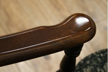 中古　美品　カリモク家具(karimoku)　ゆったりと座れるキャスター付きダイニングアームチェア4脚セット(ダイニングチェア、ラウンジチェア、イス、椅子)(定価4脚で約32万円)(R-077637)
