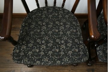 中古　美品　カリモク家具(karimoku)　ゆったりと座れるキャスター付きダイニングアームチェア4脚セット(ダイニングチェア、ラウンジチェア、イス、椅子)(定価4脚で約32万円)(R-077637)