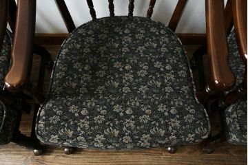 中古　美品　カリモク家具(karimoku)　ゆったりと座れるキャスター付きダイニングアームチェア4脚セット(ダイニングチェア、ラウンジチェア、イス、椅子)(定価4脚で約32万円)(R-077637)