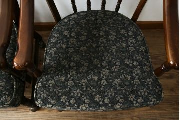 中古　美品　カリモク家具(karimoku)　ゆったりと座れるキャスター付きダイニングアームチェア4脚セット(ダイニングチェア、ラウンジチェア、イス、椅子)(定価4脚で約32万円)(R-077637)
