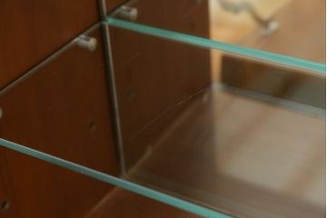 イギリスアンティーク　粋な使い方でディスプレイにも収納にもなるピアノリメイクキャビネット(食器棚、戸棚、収納棚、英国)(R-077642)