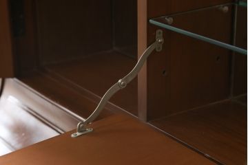 イギリスアンティーク　粋な使い方でディスプレイにも収納にもなるピアノリメイクキャビネット(食器棚、戸棚、収納棚、英国)(R-077642)