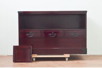 和製アンティーク　超美品!!　専門店にてリペア済み品　漆塗り直し　前面欅(ケヤキ)材　上品な佇まいが魅力的なローボード(テレビ台、テレビボード、サイドボード、収納棚、戸棚)(R-077643)