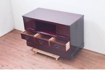 和製アンティーク　超美品!!　専門店にてリペア済み品　漆塗り直し　前面欅(ケヤキ)材　上品な佇まいが魅力的なローボード(テレビ台、テレビボード、サイドボード、収納棚、戸棚)(R-077643)
