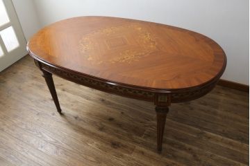 中古　最高級!!　六本木アピス(APIS)取り扱い　イタリア高級家具　真鍮飾りが美しい象嵌入りダイニングテーブル(4人掛け、6人掛け、食卓)(定価約150万円)(R-077644)
