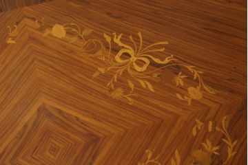 中古　最高級!!　六本木アピス(APIS)取り扱い　イタリア高級家具　真鍮飾りが美しい象嵌入りダイニングテーブル(4人掛け、6人掛け、食卓)(定価約150万円)(R-077644)