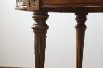中古　最高級!!　六本木アピス(APIS)取り扱い　イタリア高級家具　真鍮飾りが美しい象嵌入りダイニングテーブル(4人掛け、6人掛け、食卓)(定価約150万円)(R-077644)