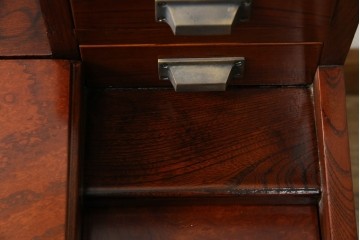 和製アンティーク　高級品!!　総欅(ケヤキ)材　赤みがかった色味が美しい帳場机(簿記机、ライティングビューロー、両袖机、座机、在宅用、在宅ワーク用)(R-077645)