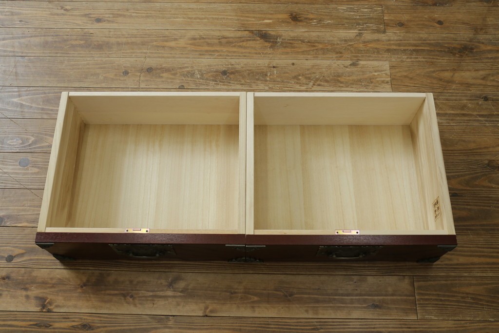 中古　四国・高松工芸家具　飛鳥欅箪笥　金具装飾が美しい欅材の衣装箪笥　(R-077646)