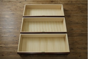 中古　四国・高松工芸家具　飛鳥欅箪笥　金具装飾が美しい欅材の衣装箪笥　(R-077646)