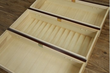 中古　四国・高松工芸家具　飛鳥欅箪笥　金具装飾が美しい欅材の衣装箪笥　(R-077646)