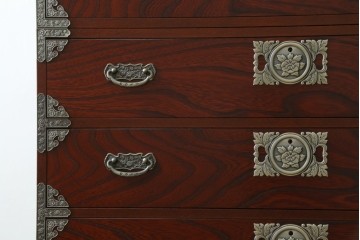 中古　四国・高松工芸家具　飛鳥欅箪笥　金具装飾が美しい欅材の衣装箪笥　(R-077646)