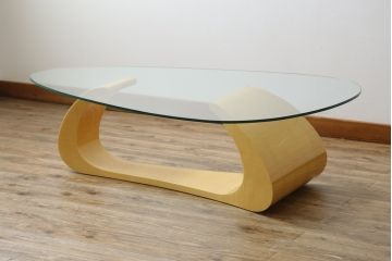 中古　美品!!　高級品　IDC大塚家具取り扱い　松創　ウィーンNo.2　ホワイトシカモア　モダンなデザインが目を引くガラステーブル(定価約73万円)(ローテーブル、センターテーブル、リビングテーブル)(R-077647)