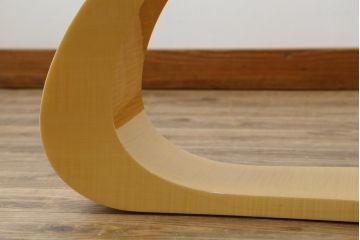 中古　美品!!　高級品　IDC大塚家具取り扱い　松創　ウィーンNo.2　ホワイトシカモア　モダンなデザインが目を引くガラステーブル(定価約73万円)(ローテーブル、センターテーブル、リビングテーブル)(R-077647)