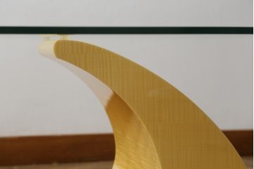 中古　美品!!　高級品　IDC大塚家具取り扱い　松創　ウィーンNo.2　ホワイトシカモア　モダンなデザインが目を引くガラステーブル(定価約73万円)(ローテーブル、センターテーブル、リビングテーブル)(R-077647)