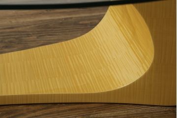 中古　美品!!　高級品　IDC大塚家具取り扱い　松創　ウィーンNo.2　ホワイトシカモア　モダンなデザインが目を引くガラステーブル(定価約73万円)(ローテーブル、センターテーブル、リビングテーブル)(R-077647)
