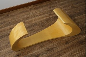 中古　美品!!　高級品　IDC大塚家具取り扱い　松創　ウィーンNo.2　ホワイトシカモア　モダンなデザインが目を引くガラステーブル(定価約73万円)(ローテーブル、センターテーブル、リビングテーブル)(R-077647)