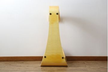 中古　美品!!　高級品　IDC大塚家具取り扱い　松創　ウィーンNo.2　ホワイトシカモア　モダンなデザインが目を引くガラステーブル(定価約73万円)(ローテーブル、センターテーブル、リビングテーブル)(R-077647)