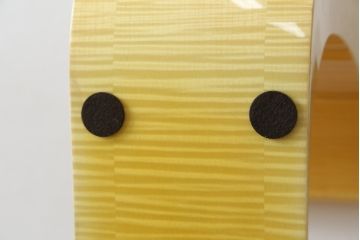 中古　美品!!　高級品　IDC大塚家具取り扱い　松創　ウィーンNo.2　ホワイトシカモア　モダンなデザインが目を引くガラステーブル(定価約73万円)(ローテーブル、センターテーブル、リビングテーブル)(R-077647)