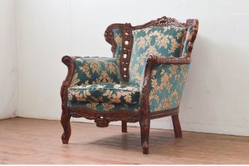 中古　美品　六本木アピス(APIS)取り扱い　イタリア家具　彫刻入りで高級感溢れる佇まいが魅力的な1人掛けソファ(一人掛けソファ、アームチェア、イス、椅子)(定価約60万円)(R-077648)