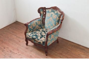 中古　美品　六本木アピス(APIS)取り扱い　イタリア家具　彫刻入りで高級感溢れる佇まいが魅力的な1人掛けソファ(一人掛けソファ、アームチェア、イス、椅子)(定価約60万円)(R-077648)