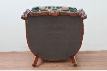 中古　美品　六本木アピス(APIS)取り扱い　イタリア家具　彫刻入りで高級感溢れる佇まいが魅力的な1人掛けソファ(一人掛けソファ、アームチェア、イス、椅子)(定価約60万円)(R-077648)