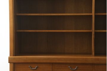 中古　未使用展示品　特注　日進木工(nissin)　タモ材　凛とした佇まいが魅力的な二段重ね水屋箪笥(食器棚、カップボード、戸棚、収納棚、キャビネット)(R-077660)