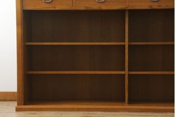 中古　未使用展示品　特注　日進木工(nissin)　タモ材　凛とした佇まいが魅力的な二段重ね水屋箪笥(食器棚、カップボード、戸棚、収納棚、キャビネット)(R-077660)
