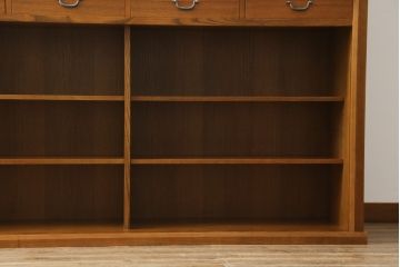 中古　未使用展示品　特注　日進木工(nissin)　タモ材　凛とした佇まいが魅力的な二段重ね水屋箪笥(食器棚、カップボード、戸棚、収納棚、キャビネット)(R-077660)