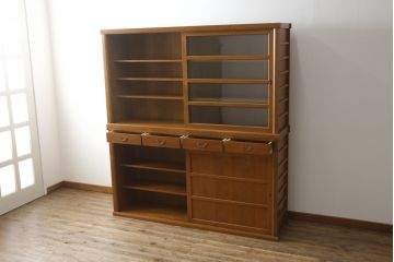 中古　未使用展示品　特注　日進木工(nissin)　タモ材　凛とした佇まいが魅力的な二段重ね水屋箪笥(食器棚、カップボード、戸棚、収納棚、キャビネット)(R-077660)