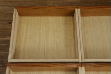 中古　未使用展示品　特注　日進木工(nissin)　タモ材　凛とした佇まいが魅力的な二段重ね水屋箪笥(食器棚、カップボード、戸棚、収納棚、キャビネット)(R-077660)