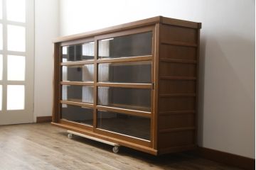 中古　未使用展示品　特注　日進木工(nissin)　タモ材　凛とした佇まいが魅力的な水屋箪笥サイドボード(食器棚、カップボード、戸棚、収納棚、サイドキャビネット)(R-077661)