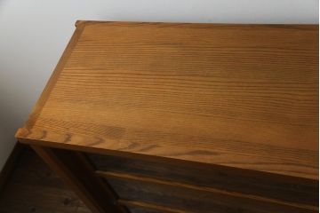 中古　未使用展示品　特注　日進木工(nissin)　タモ材　凛とした佇まいが魅力的な水屋箪笥サイドボード(食器棚、カップボード、戸棚、収納棚、サイドキャビネット)(R-077661)